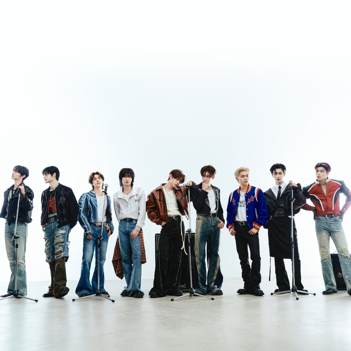 koreansales_twt's tweet image. “Running to Future” by #ZEROBASEONE debuts at #124 on the Worldwide iTunes Song Chart.