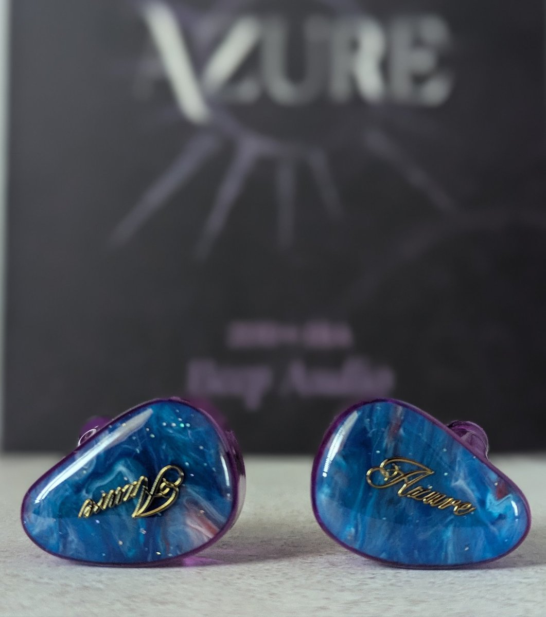earphone_fvo's tweet photo. BEEP Audio Azure が届きました。

「音抜けが良い」という評判を耳にしてから、ずっと気になっていた一台。 実物の深く澄んだ色合いを眺めているだけで、期待が高まります。

まずは、じっくり聴いてみようと思います。

#BEEPAudio #Azure #イヤホン #angelears https://t.co/S7weE9UT1t