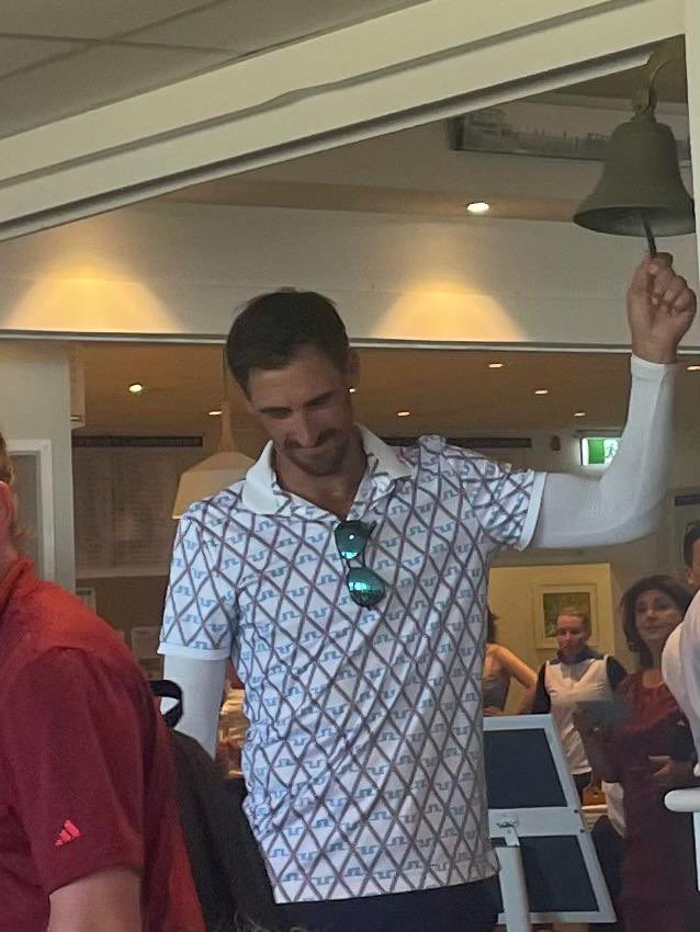 MCSportsWriter's tweet image. Mitchell Starc, in 40-degree heat and a 40km now-wester in the Saturday medal at Long Reef, says hold my beer, Heady, with a hole-in-one on the 13th. 
And there was free beer for all.
Huzzah!