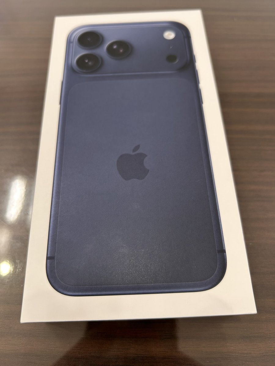 ao_xy5's tweet photo. 機種変〜
まつりカラー🟦（ちょい暗いけどw）

久々の新機種はウキウキする https://t.co/TzGAildkqv