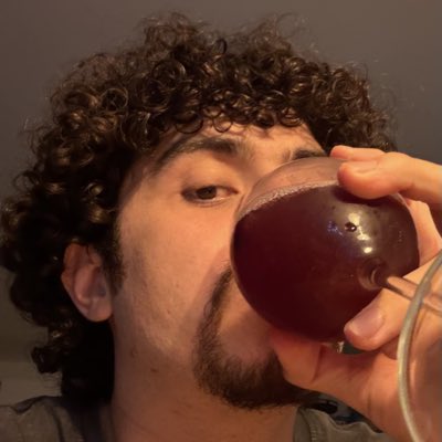 Eczong's tweet photo. #NuevaFotoDePerfil que viva el vino https://t.co/MKE9D4sbN1