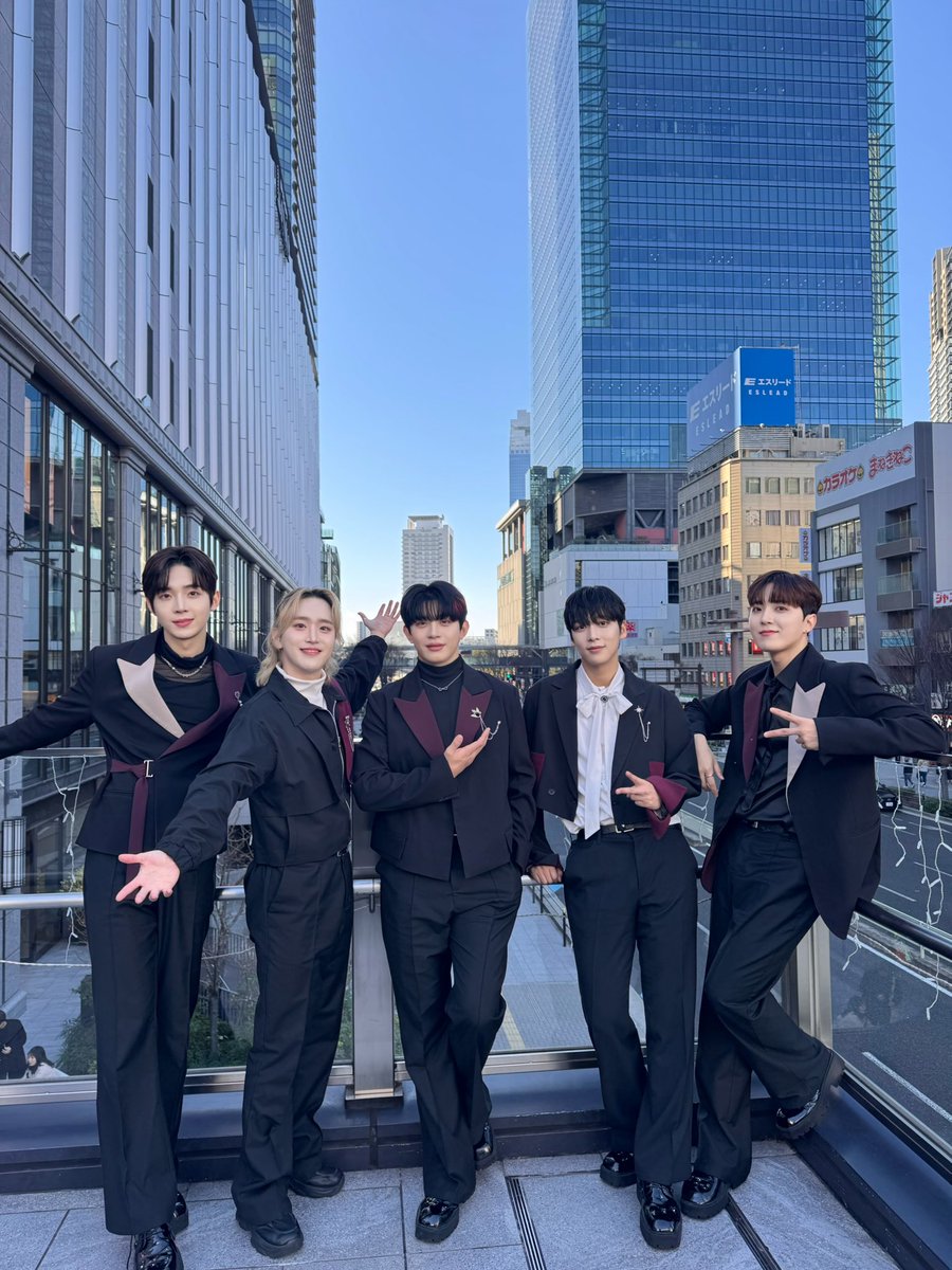 EPTS_official's tweet photo. [📸]

👍🩵

#EPTS #EPICTRAVELS #에픽트레버스
#Harmony #ReleaseEvent https://t.co/1u0195T0To