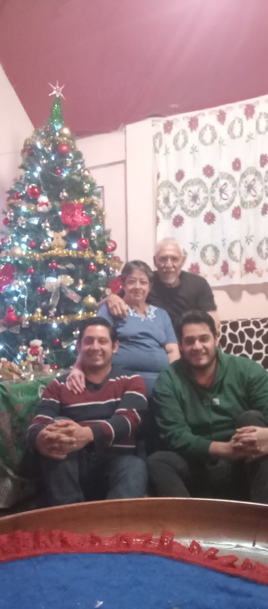 jes_senberg's tweet photo. Al final si vine a CDMX, no por una razón agradable, pero pude ver a mi familia y eso me llena el corazón https://t.co/Mk8Om7XzL9
