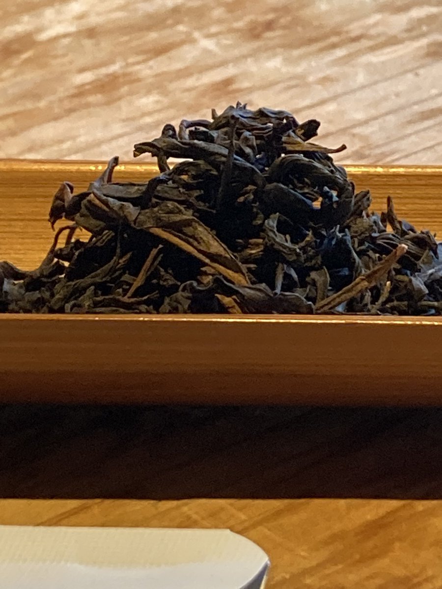 「マヨネーズ居る」
「青海苔も居る」
「カツオも居る」
「マヨネーズはビームにする白いヤツな」
「天カスもおらん？」
「お好み焼きは飲み物やった」

本日ゆる茶のお稽古の目玉イベント。

史上最高にトンチキな飲み物だった。

しかも鳳凰単叢として
まことに美味しい！