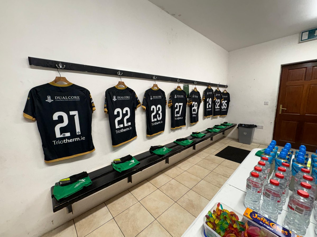 KerryFC's tweet photo. A first run out for our new Away kit last Tuesday evening ⚫️🟡

Time to get kitted out for the new season 🔽

🛒 https://t.co/chAe1uyQxx

#WeAreKerryFC https://t.co/IIMVdZDKdf