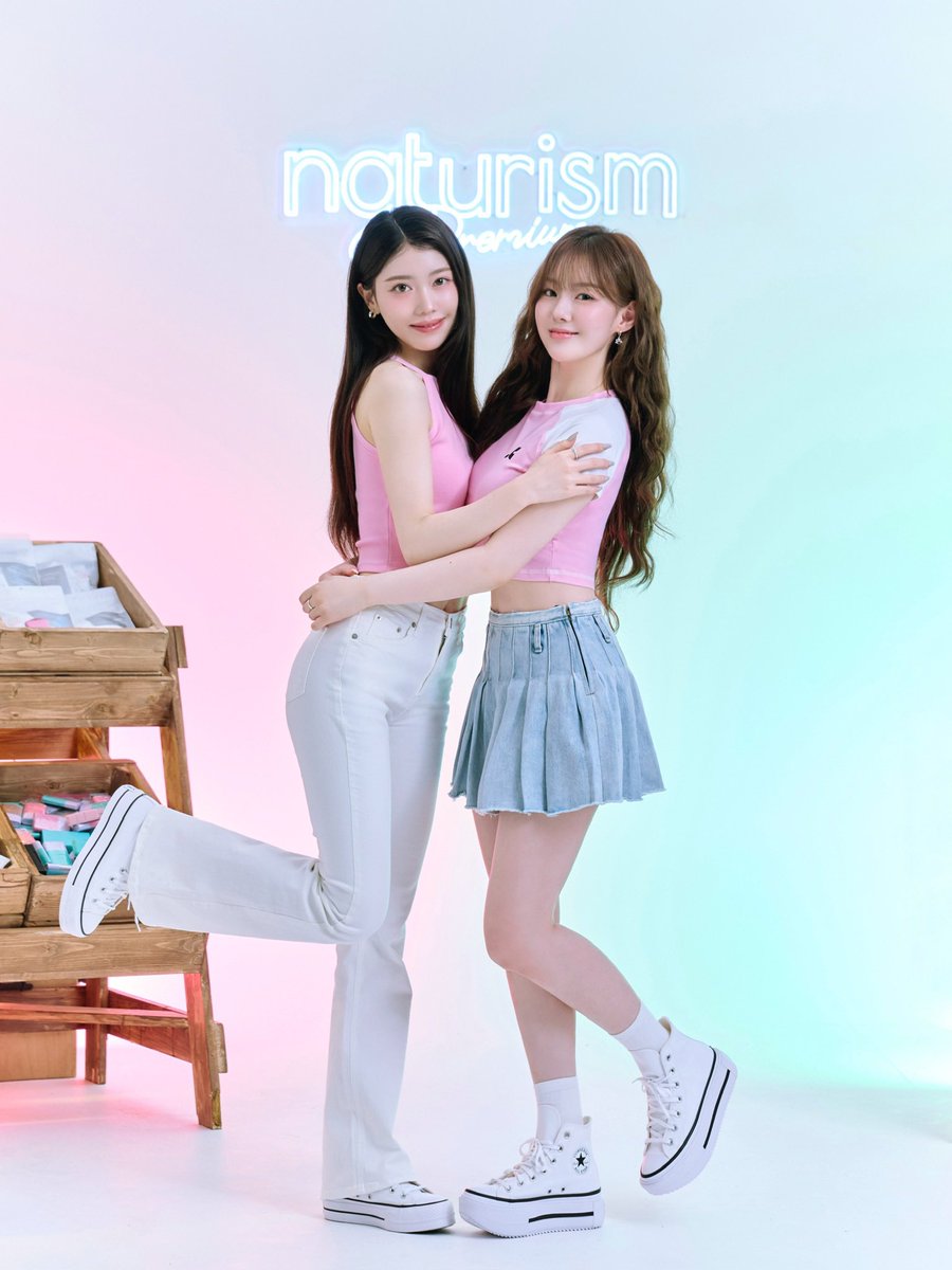 XIAOTINGTEAM's tweet image. 260110 — Naturism shares #XIAOTING's photo with Chaehyun to commemorate the launch of their new package, which includes Kep1er signed CD. The products is sold out in less than 10 mins, despite the original sale period being until Jan 14th. #샤오팅 #沈小婷 #シャオティン