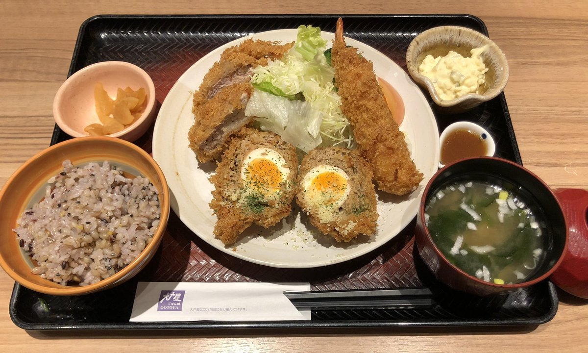 1/8は大戸屋・定食の日らしく、期間&amp;数量限定で福アゲ三昧定食が販売されている。タッチパネルで無事注文完了し喜んでたら、店員さんが来て先程売切れたと。ん…デジャヴ？去年も初日はありつけず、翌日リベンジしたのが甦る。結局、さば竜田揚げもろみ醤油のねきダレを。悲しい…。４枚目は去年の。