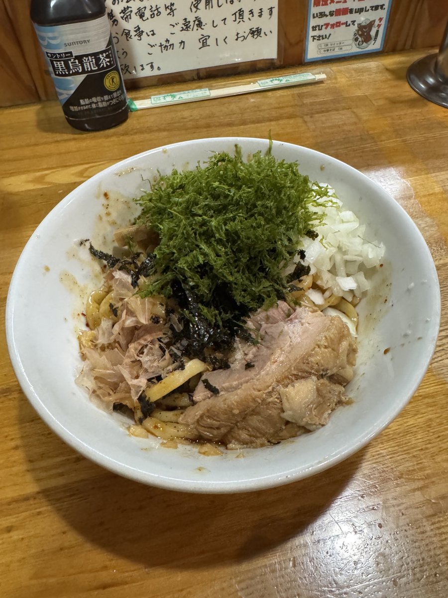 中華そば136@東松山

中華そば+バラ海苔
あぶらそば+バラ海苔+辛脂

食べ納めに

136は自分がラーメンにハマるきっかけになったお店であり、確実に一番通ったお店

最初で最後の2杯食い
よ〜く味わっていただきました

閉店は残念だが仕方ない
今までありがとうございました🙇🏻‍♂️