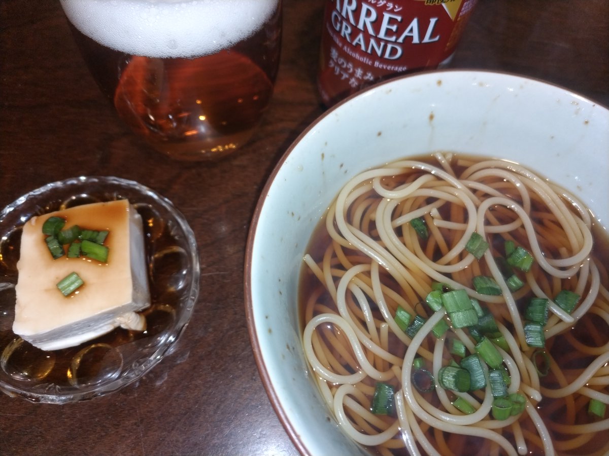 shinnotes's tweet image. こんやはえびすくんのラーメンを試作。

使おうと思ってた豚こまが御臨終していて旨味がうまくち醤油だけ、ニンニクもだめと言ってるのにチューブとチョー簡易モード🍜

まあうまいとは言わないが食えなくはない。

味の方向性はわかったのでせめて🧄と豚肉調達してまたやっていみるとしよう😗