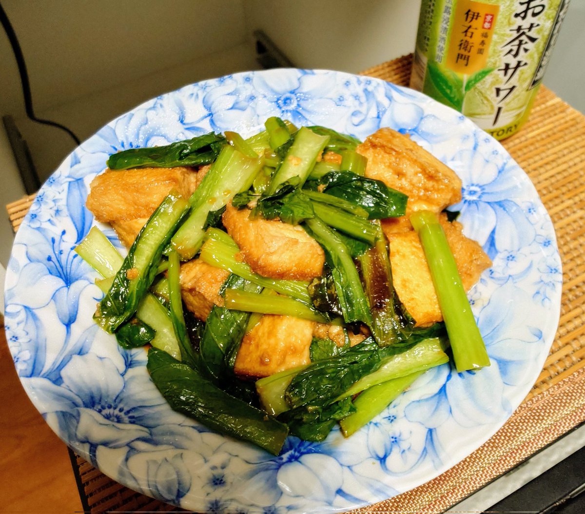 Number8Team0's tweet image. 今年は行きたいライブが多すぎて
小松菜と厚揚げのオイスター炒めを食べておちつこ。