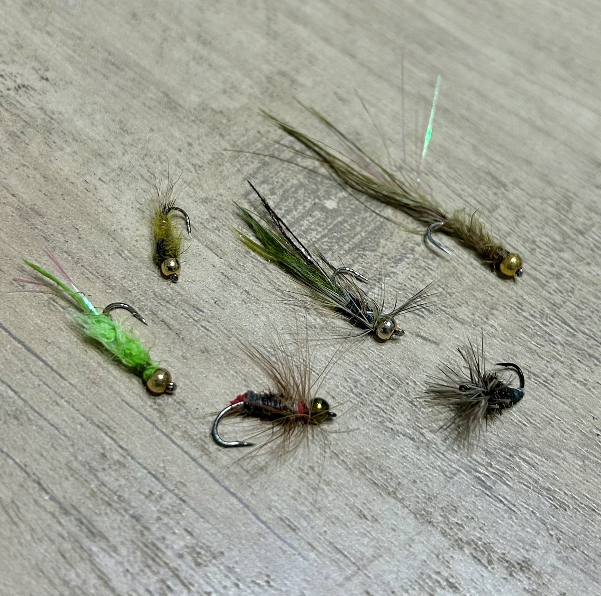 毛鉤　160本以上 自作のものも含めて今日ニジマスを騙してくれた毛鉤たち。🐝 スタッフ