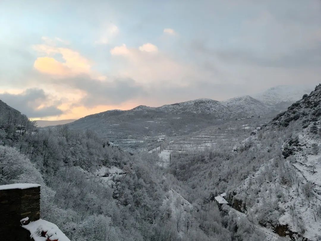 voliaina's tweet photo. Una altra nevada d'aquest hivern.
Bon dia des d' Escàs!
1007m. #escàs #valldassua https://t.co/dBMJIXR4Gl