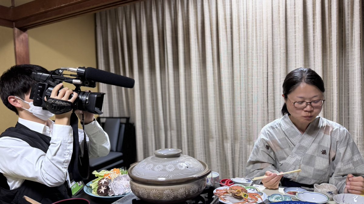 今日はまるこの誕生日
若狭の常神半島は竹中さんに来てます
フグのフルコースにタグ付きの越前蟹まで付いてて、おまけにまるこの誕生日のサービスでサザエと鮑の刺身まで頂きました！
どれも極上で思い出に残る最高の1日です。
因みに何故かテレビの取材まで受けてしまいました(￣▽￣)