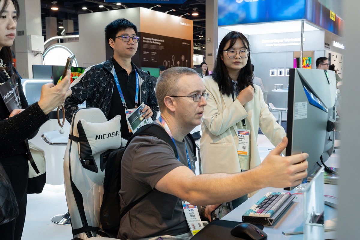 HkcMonitor's tweet photo. 💯HKC x #CES2026:
🙌Where visual innovation meets real experience
🥰For gamers, designers, and tech lovers
#HKC #DisplayTech #HKC_CES2026 https://t.co/aZ8FpWhuuL