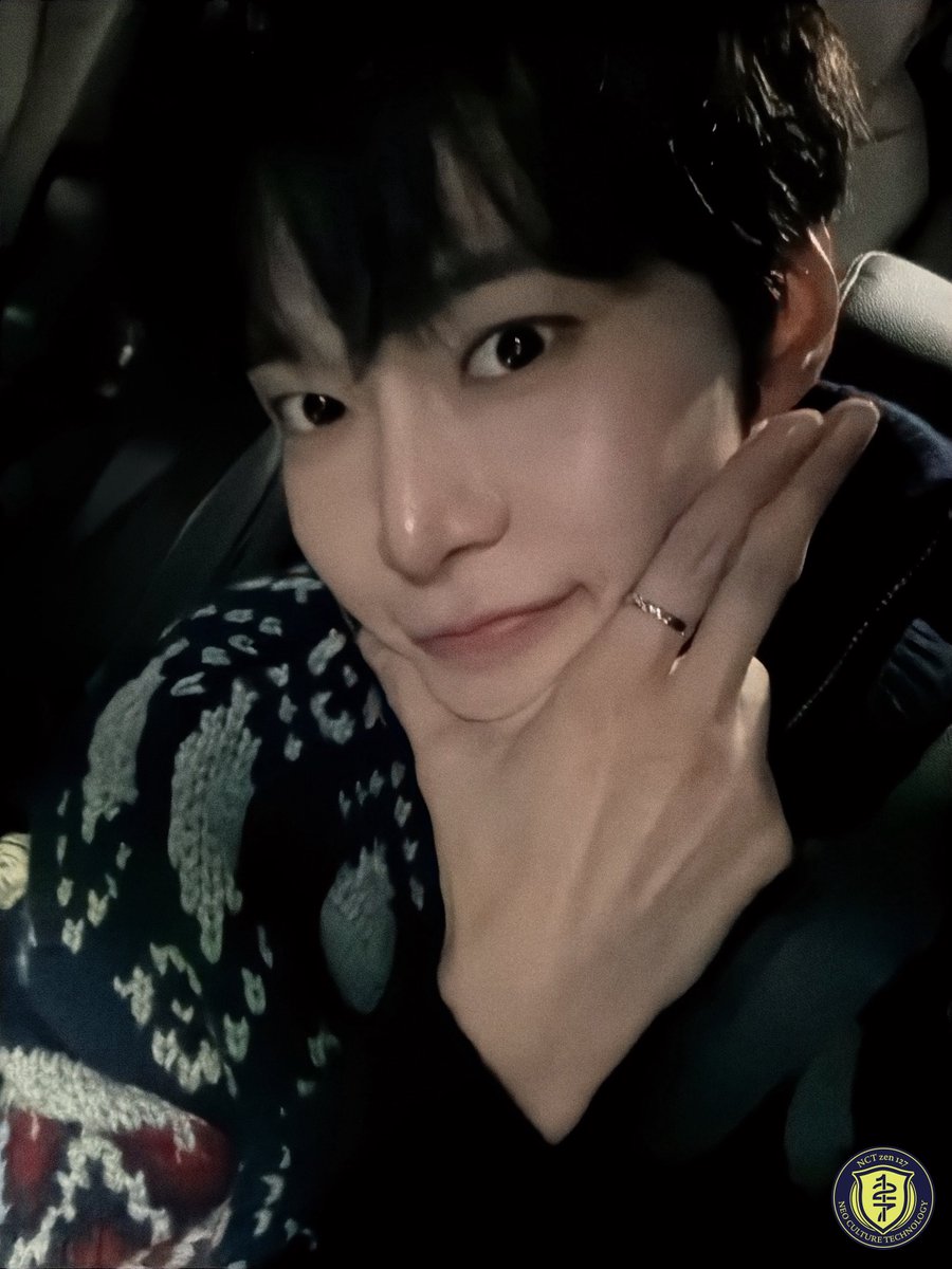 httpsDOYOUNGcom's tweet image. 와 ㄴㅁ이뽀니셀카를주셧어요 ♡