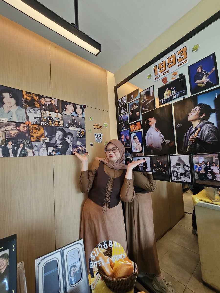 feroniel's tweet photo. Hari ini datang ke event birthday sungbri disenja coffee sudirman dan ternyata dapat freebies emoney nya bri 😭😭, big thanks to kak @chillwithd6 &amp; @maidei_dump untuk freebies nya😭🩵🩵, happy sekaliii ❤️❤️ https://t.co/7PJ31TCw94