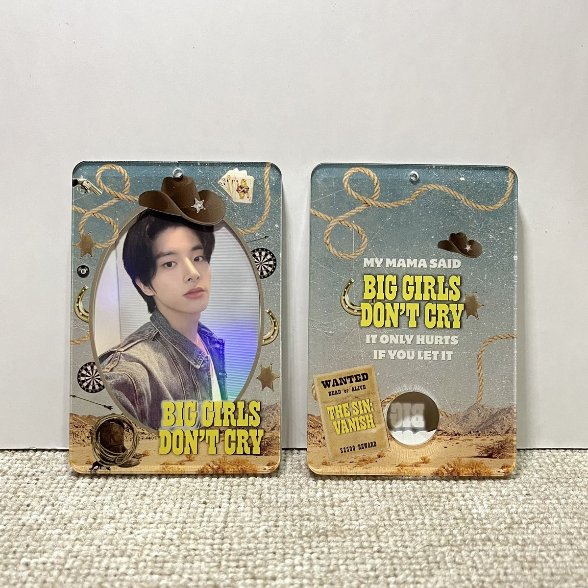 jakeyisjake's tweet image. [rt &amp;amp; like are appreciated]

ᯓ★ double sided acrylic photocard holder .✦

⚠️ 𝐁𝐈𝐆 𝐆𝐈𝐑𝐋𝐒 𝐃𝐎𝐍'𝐓 𝐂𝐑𝐘 ⚠️

special comeback enhypen
limited qty

details next tweet

wts want to sell enhypen cahol acrylic photocard holder merch kpop ina