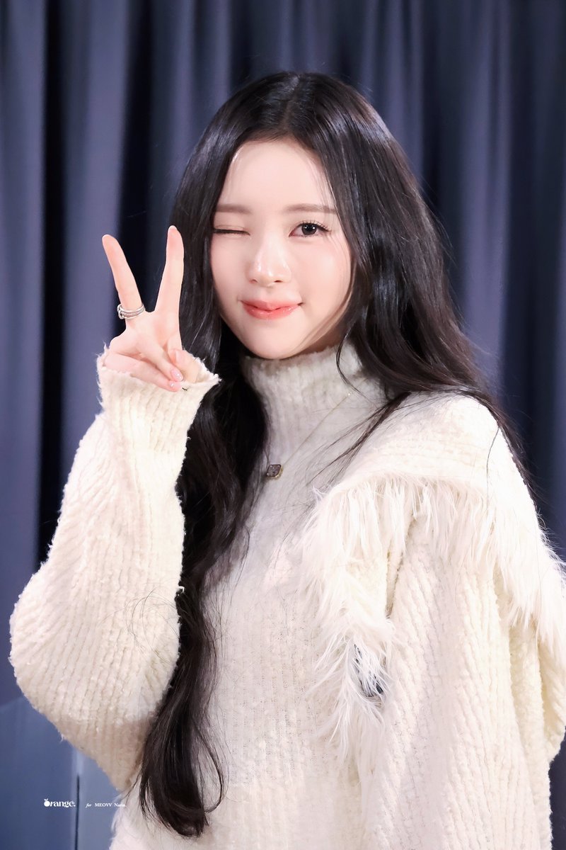 OrangeforNarin's tweet photo. 260110 EVERLINE #MEOVV #미야오 #ミヤオ #NARIN #나린 #ナリン @MEOVV_talk https://t.co/JX0XEnwlaO