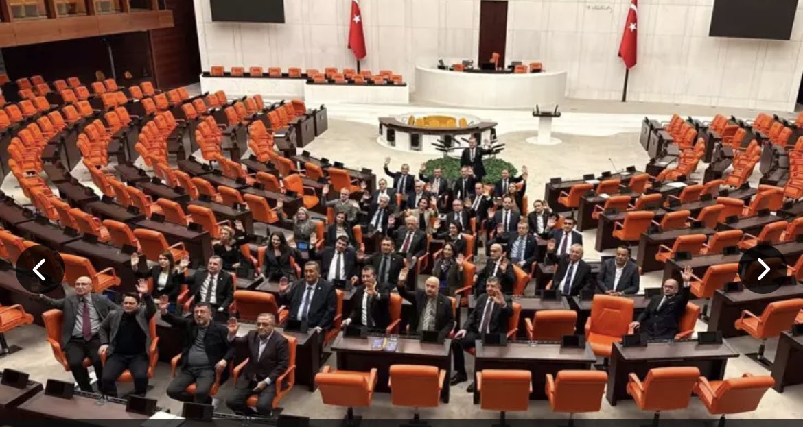 <a href="/balogluhasanali/">EMAD Hasan ali Baloğlu</a> CHP’li Vekiller ; Emekli Olmuş Vatandaşları İçin; Mecliste Nöbet Tutuyorlar ‼️ Keşke Aynı Hassasiyeti; Emekli Olamamış, Ve Henüz Emekli Maaşı Alamamış Olan; Kademe Bekleyen Emekçiler İçin Göstermiş Olsalardı 😡 Resmen Çifte Standart 😡 Aslında; İktidarıda; Muhalefetide Aynı 😡