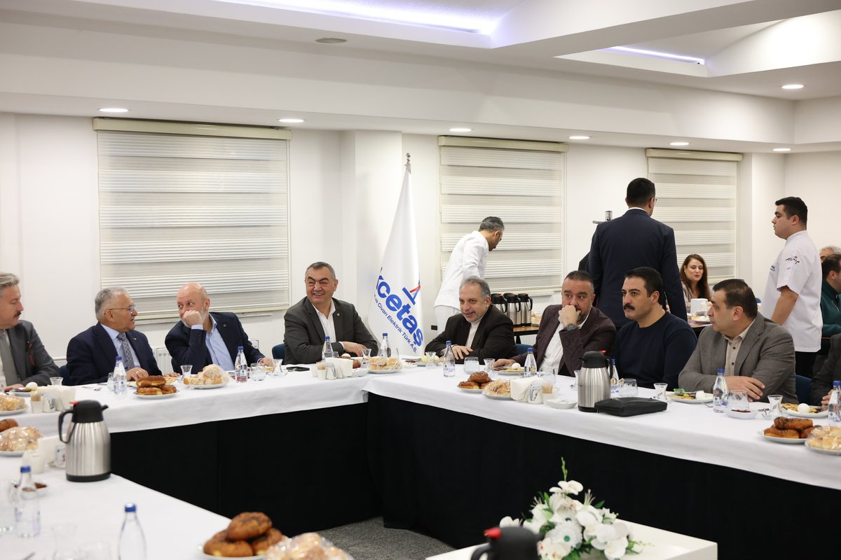 Yönetim Kurulu Başkanımız <a href="/mbuyuksimitci/">Mehmet Buyuksimitci</a> ve Yönetim Kurulu Üyemiz İrfan Püsküllü, Frekans Mühendisler Platformu’nun KCETAŞ’ta düzenlediği programa katılarak, elektrik mühendisleri ile bir araya geldi.

Programın düzenlenmesinde emeği geçenlere teşekkür ediyoruz.

<a href="/frekansmuhendis/">Frekans Mühendisler Platformu</a>