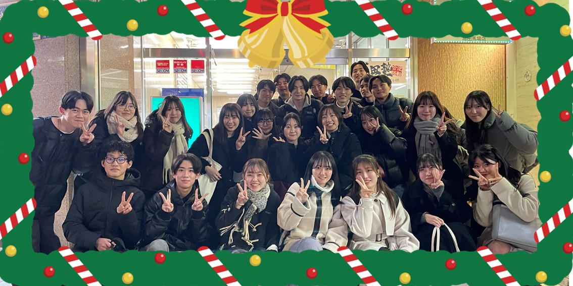 こちらは忘年会です。12月最後の授業後にみんなで食事に行きました。もう新しい年が始まっていますが、また次の1年よろしくお願いします！