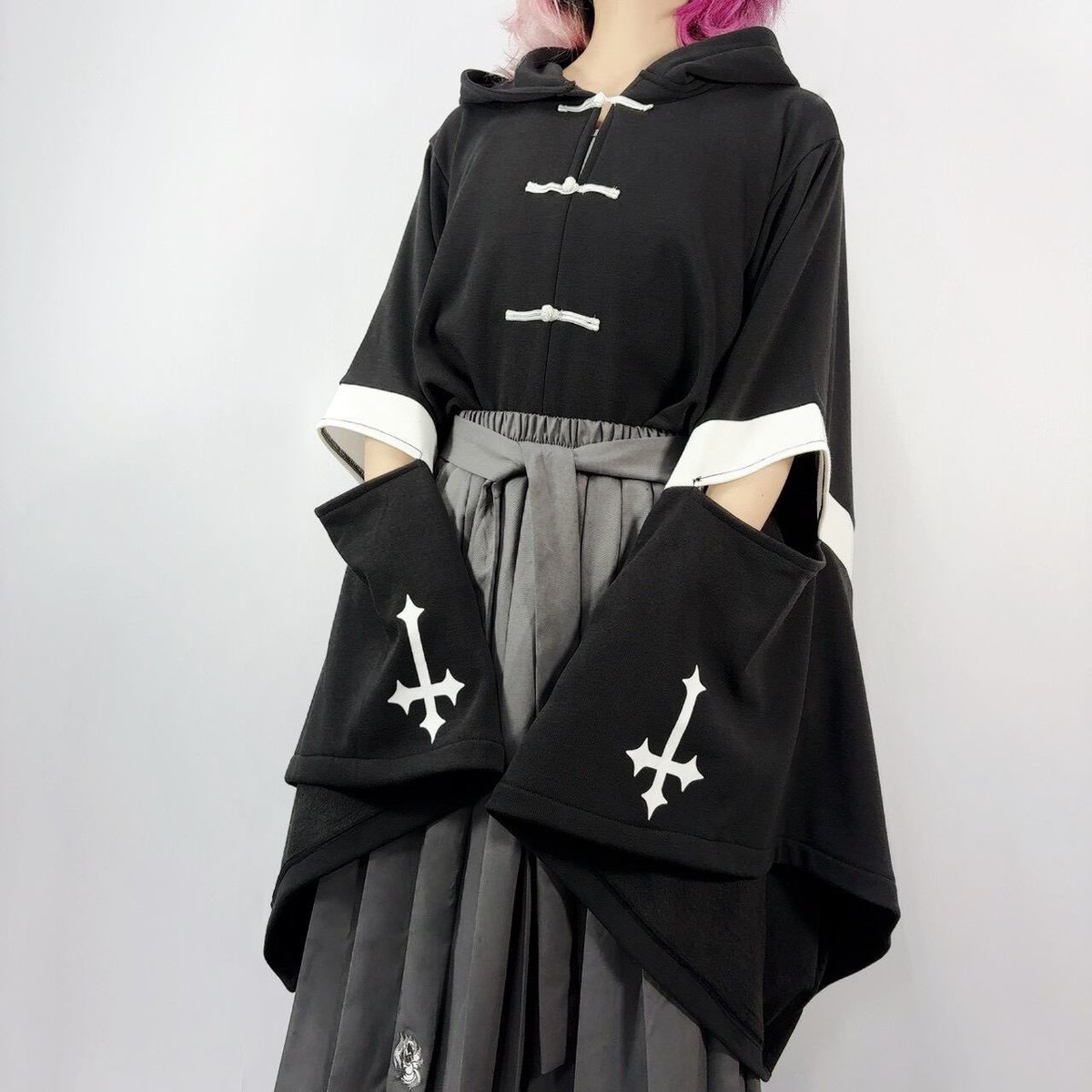 NieR_tokyo's tweet image. 🎁プレゼントイベント🎁

冬用防寒高品質チャイナボタン
和モードトップス【CROSS×WING】

--成人の日応援60%OFF--
💥💥13,800円→5,520円(税込)💥💥

和×CHINA風が融合した
防寒仕様のオリジナルトップスになります。

ユニセックスアイテムです🐰

是非お早めに❗️
shop.nier.tokyo/items/127097752