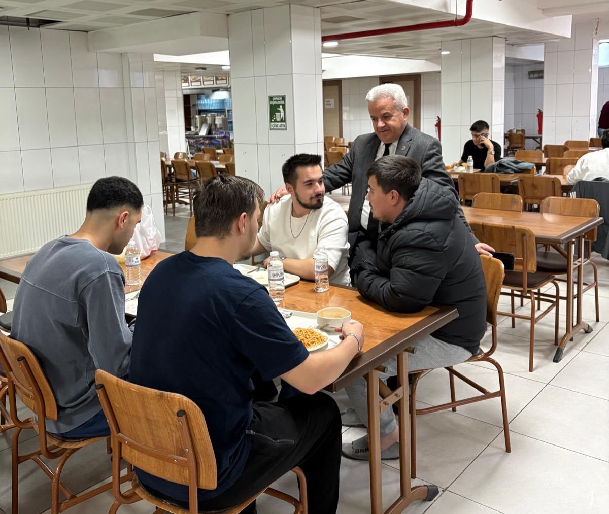 📍 Kamil Miras Yurdu

Yurt Hizmetleri Müdürümüz Mustafa Asan, Kamil Miras Yurdu’nda inceleme ve denetimlerde bulundu. 

Gerçekleştirilen ziyaret kapsamında yurt hizmetlerinin mevcut durumu değerlendirilirken, hizmet kalitesinin artırılmasına yönelik çalışmalar yerinde gözden