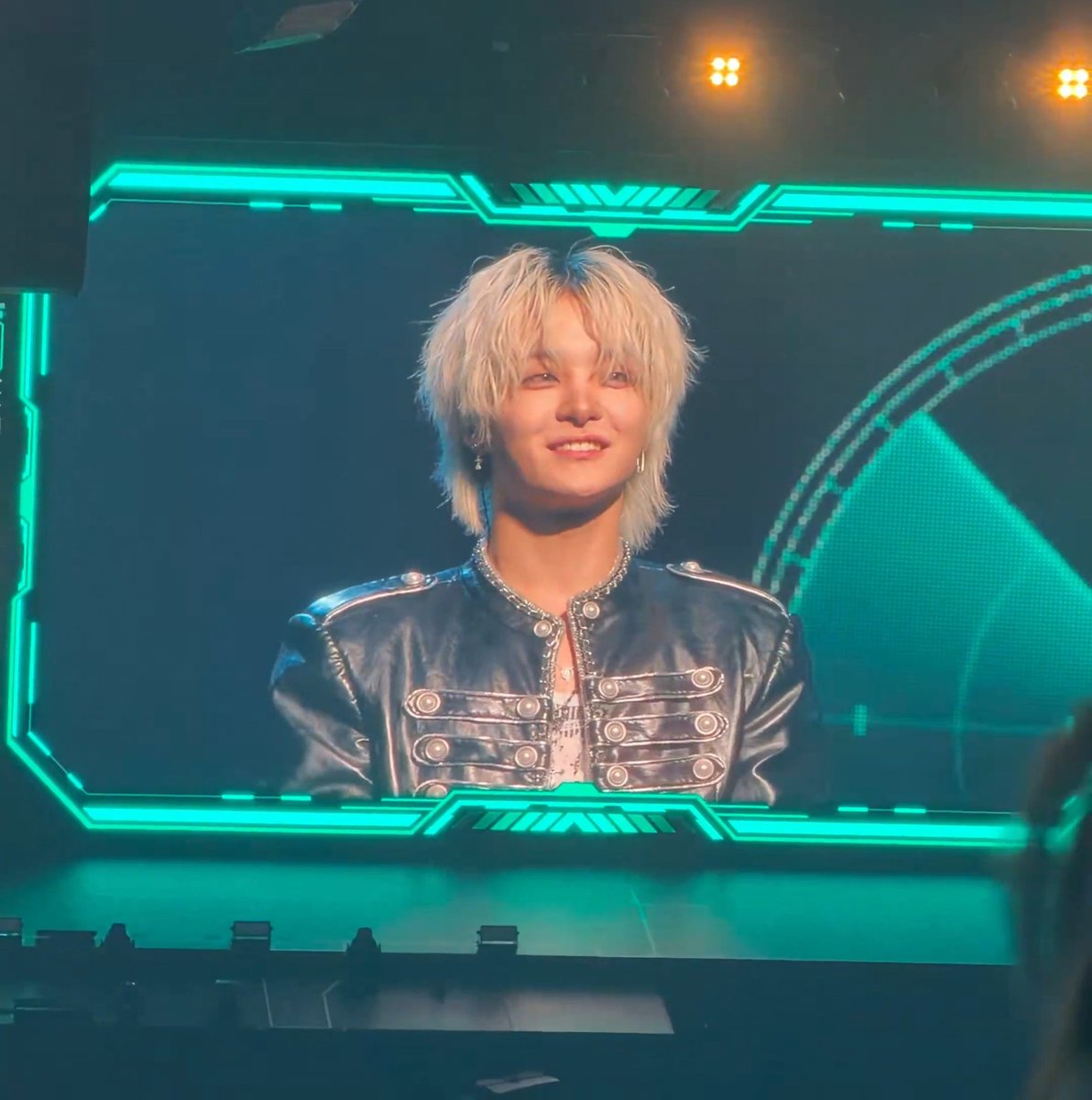 JIHOON_BASE's tweet image. Jihoon’s hair looks so beautiful today. Thank you to the stylist for always taking such gentle care of him 🤍