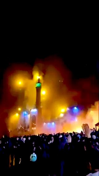 Gore džamije u Iranu.

Pola stoljeća mraka, terora i laži naplaćuje se Iranu kroz krv i strah nedužnih ljudi. Režim mula, vračeva i samoproglašenih božjih glasnika ostavio je iza sebe spaljene živote, vješala, zatvore i grobove. To nije vjera, to je industrija straha. Nije