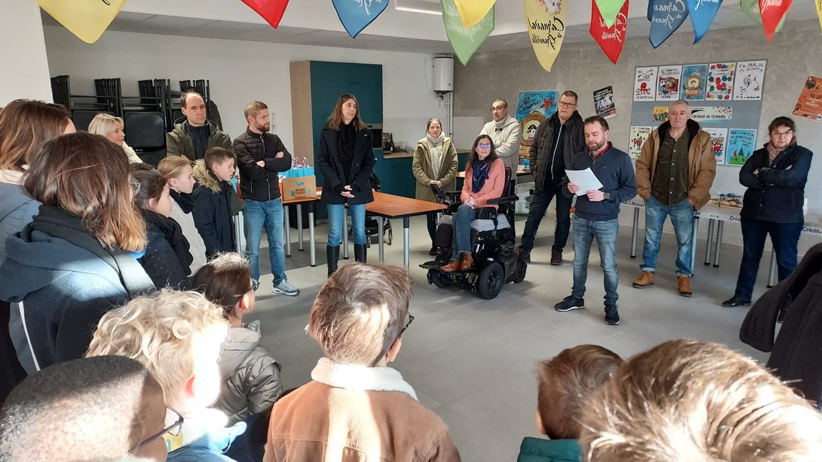 Ce matin, le comité d'organisation a récompensé les enfants qui ont réalisé les 10 dessins finalistes du concours d'affiches ! 🤩
Encore un grand bravo à eux ! 👏