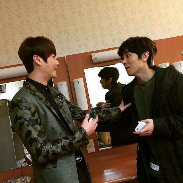 혜성: 말하는 고양이 뉴스를 보던 동완이가 "나도 저 정도..."라고 중얼거리고 있었어. 아니, 너는 인간이잖아