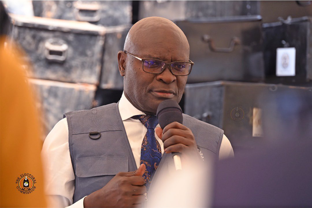 ugandarn's tweet image. Stay At Polling Stations But Keep Order Says EC Commissioner.

The Electoral Commissioner for Central North and West Nile, Anthony Okello, has clarified that voters are free to stay at polling stations after casting their votes, provided they maintain law and order. 

The…