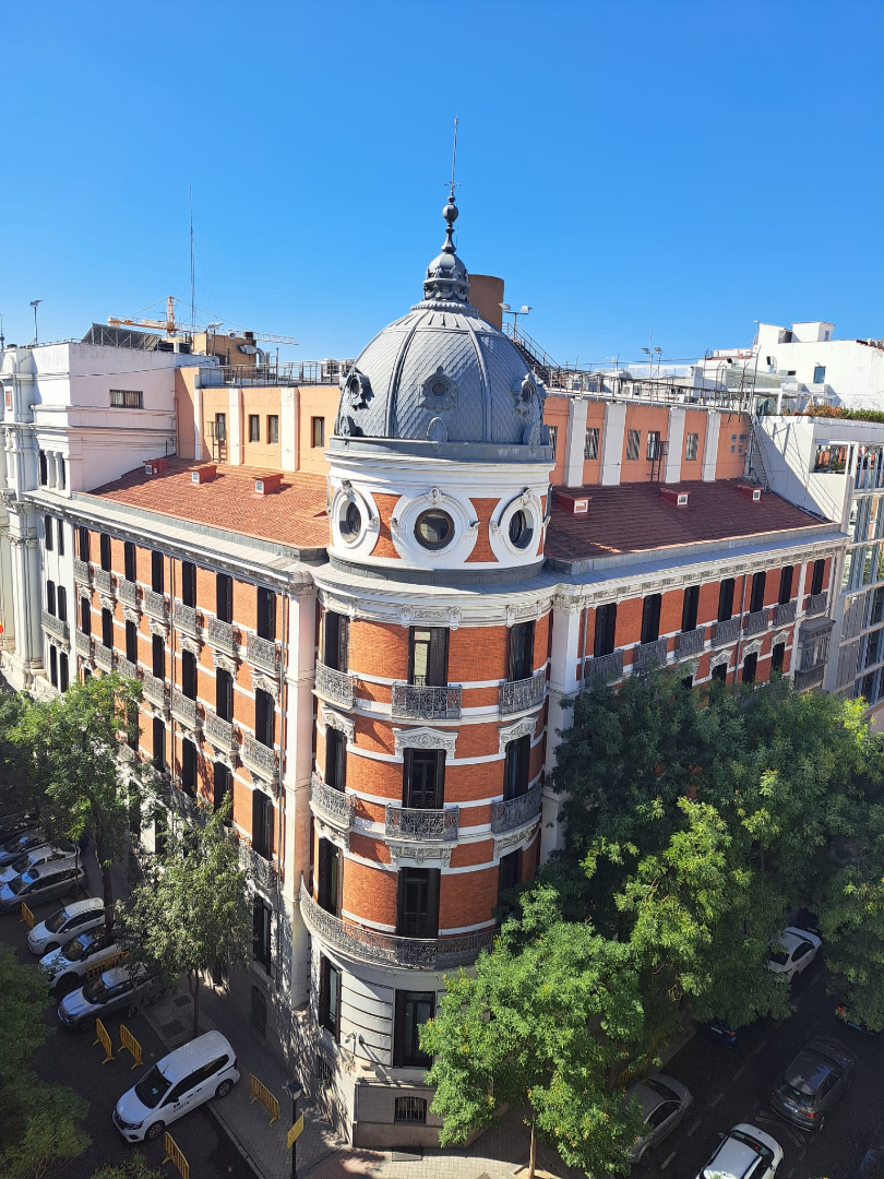 interiorgob's tweet photo. 💯 ¡La sede de @interiorgob cumple 100 años! ✨

🏛El edificio de Amador de los Ríos, diseñado por Ruiz de la Prada y Gómez Mesa en 1926, es el corazón del ministerio en Madrid. 
 
💼Celebramos un siglo de #historia y servicio público.

https://t.co/rmTenjVAps

#TesorosdeInterior https://t.co/kJhiGhHAOL