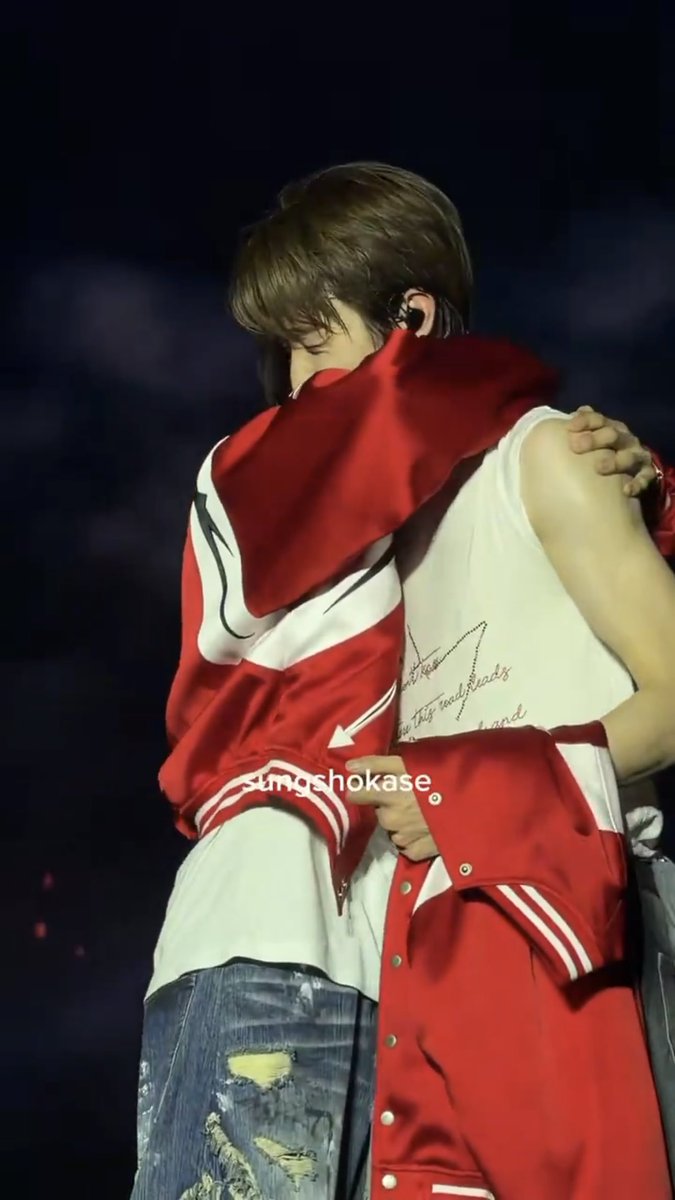 afanloveRM's tweet image. 강아지가 행복하게 눈을 감았다ㅠㅠ