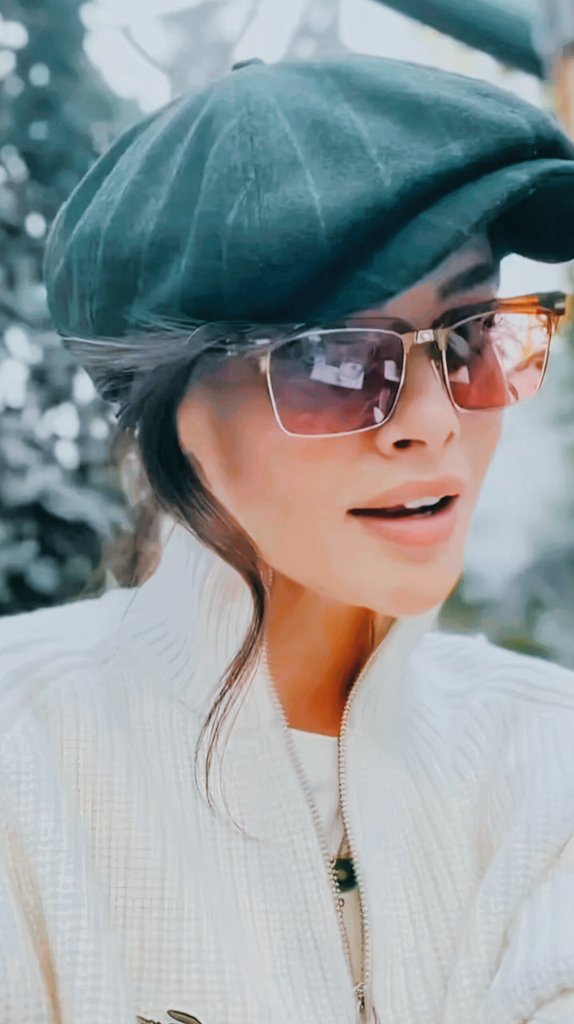 Peki, ne tür bir karizma 💕🧿💖

[#SinemÜnsal #UzakSehir]