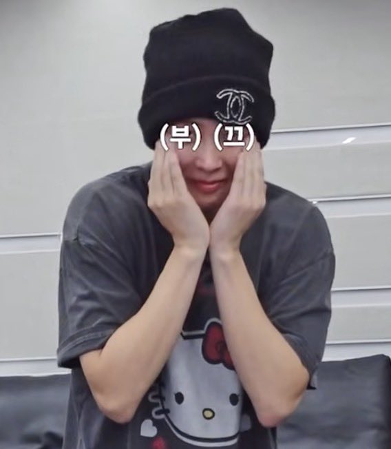 reumi0322's tweet photo. 셍자님은 부끄러우면...jpg https://t.co/6rZlI2rTWO