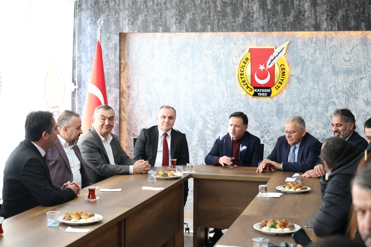 Yönetim Kurulu Başkanımız <a href="/mbuyuksimitci/">Mehmet Buyuksimitci</a> ve Yönetim Kurulu Üyemiz İrfan Püsküllü, 10 Ocak Çalışan Gazeteciler Günü dolayısıyla Kayseri Gazeteciler Cemiyeti’ni ziyaret ederek basın mensuplarıyla bir araya geldi.

Kayseri Gazeteciler Cemiyeti Başkanımız Sn. Metin Kösedağ’a