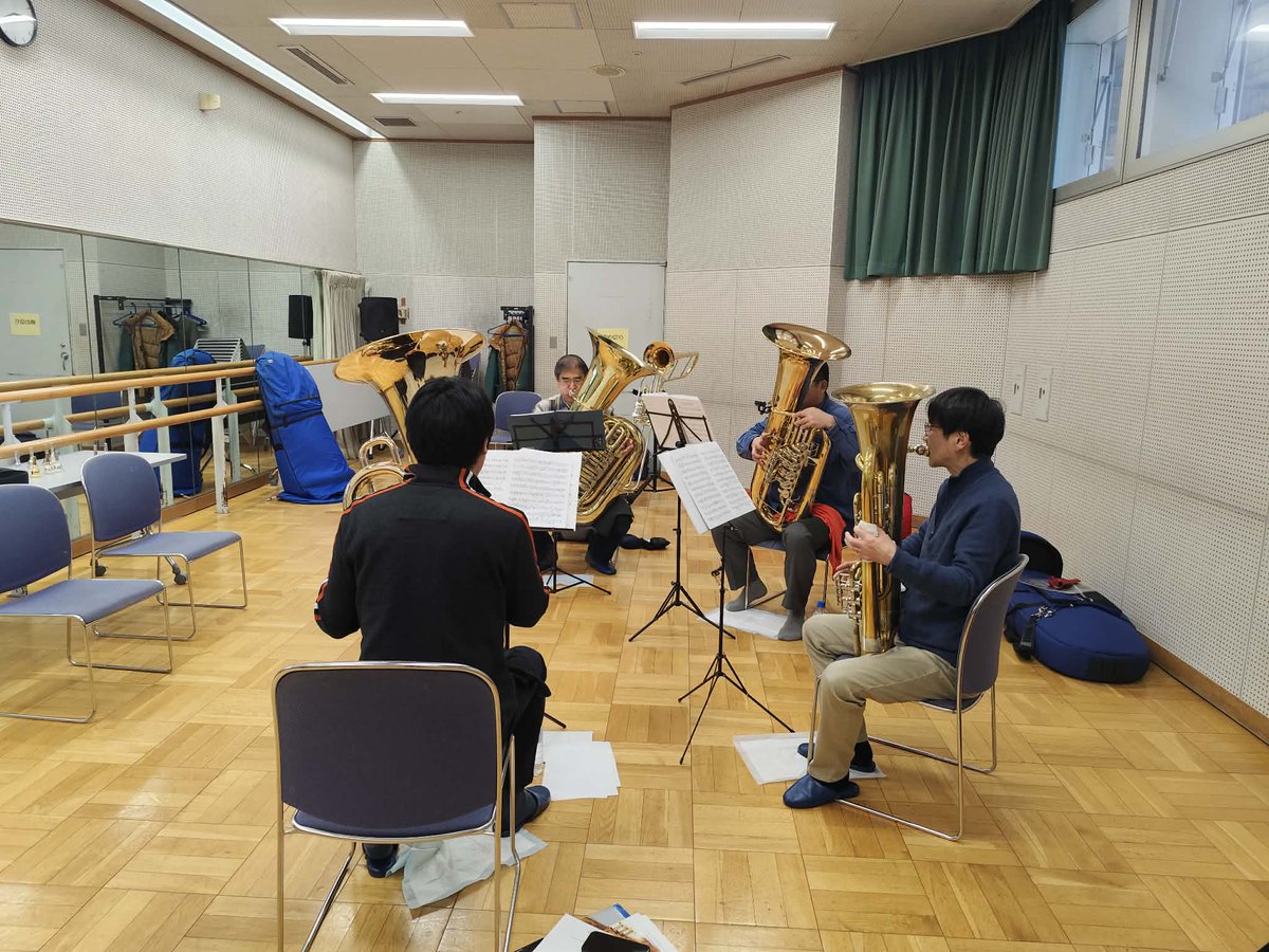 TXQuartet's tweet photo. とうとう明日が本番ということで最終練習でした。本番で使う楽器が初めて全部揃いました、、、💦

手前味噌ですが、面白いものが聴けると思います。チューバを散々聴いてきた人でもまだ面白いと思います！
事前予約はもうしばらく受付中です。急いで！↓↓↓
https://t.co/FsaBV9UrzN https://t.co/dA1DLaxr0y
