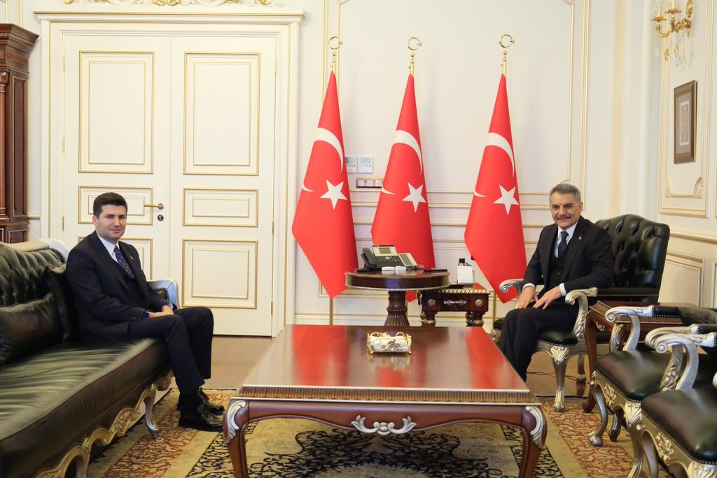 Yozgat Valimiz Sayın Mehmet Ali Özkan’ı ziyaret ettik.

Nazik misafirperverlikleri için kendilerine teşekkür ediyor, çalışmalarında kolaylıklar diliyorum.🇹🇷