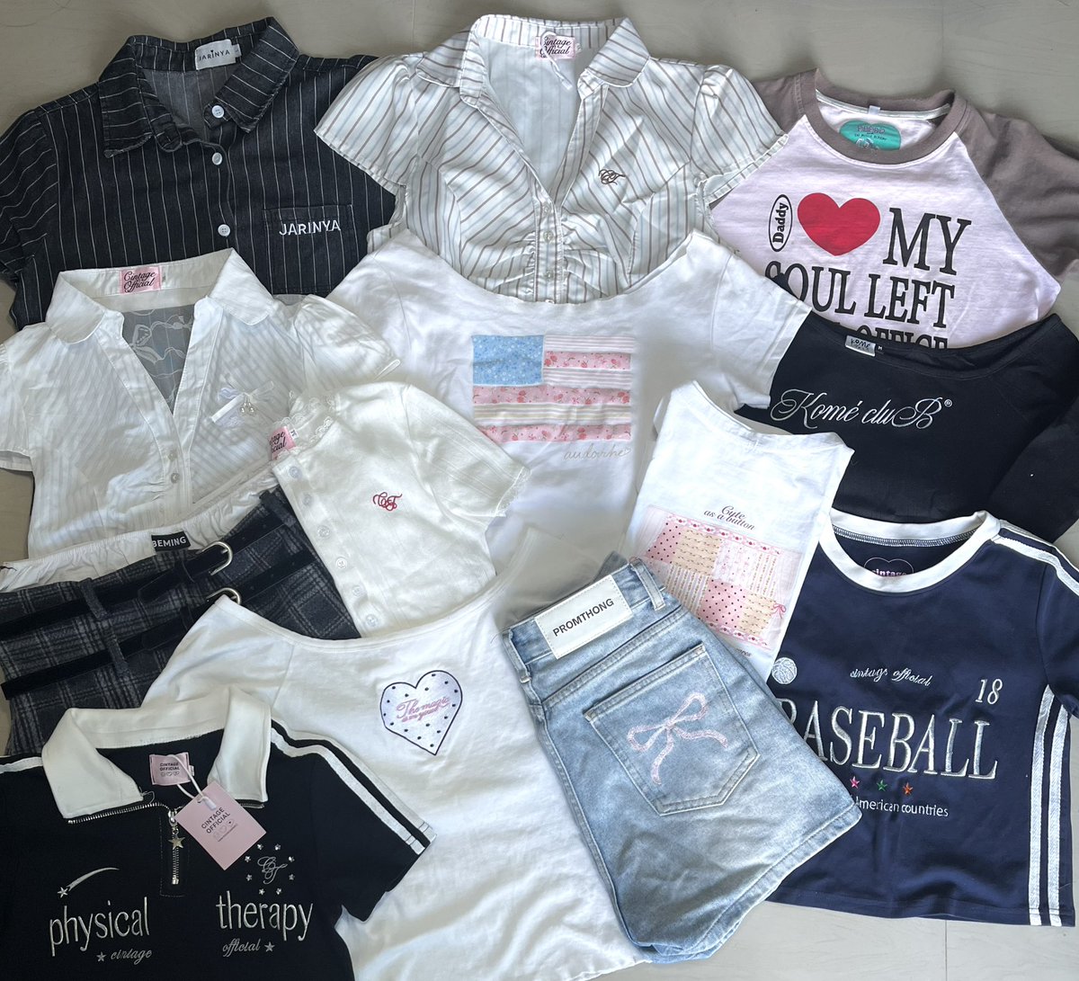 🫧🛼 ส่งต่อเสื้อผ้ามือ1/2 🏄🏻‍♀️

👛 ส่วนใหญ่ไม่เกิน80 มีเยอะกว่าในรูปเยอะมากก💄✨

ค่าส่ง1-3 ตัว40/เหมาส่ง50 
รี+ปักลด5-.

🏖️ ลงพรุ่งนี้ 11/01 ( 20.30 น. ) 🏖️

#ส่งต่อเสื้อผ้า #ส่งต่อเสื้อผ้ามือสอง #เสื้อผ้ามือสอง #โล้ะตู้เสื้อผ้า #เสื้อผ้ามือสอง