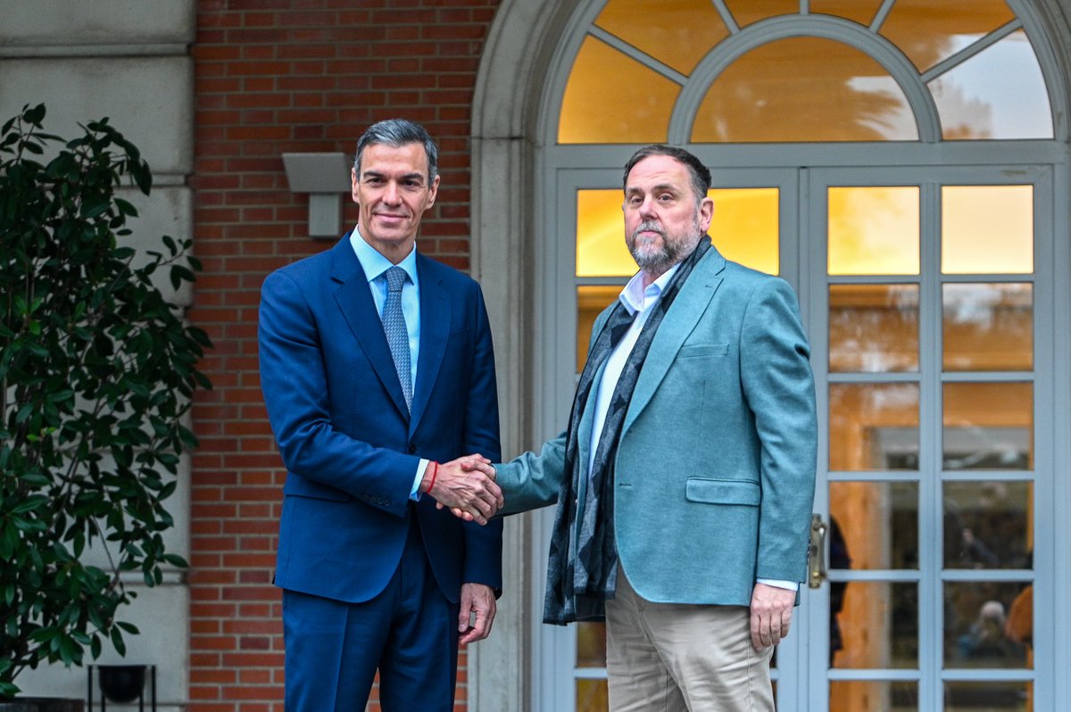 gallifantes's tweet image. Un senyor que està inhabilitat per Espanya diu que h aconseguit nosequè d'Espanya
@junqueras és un desnonat presumint que ha comprat l’edifici.