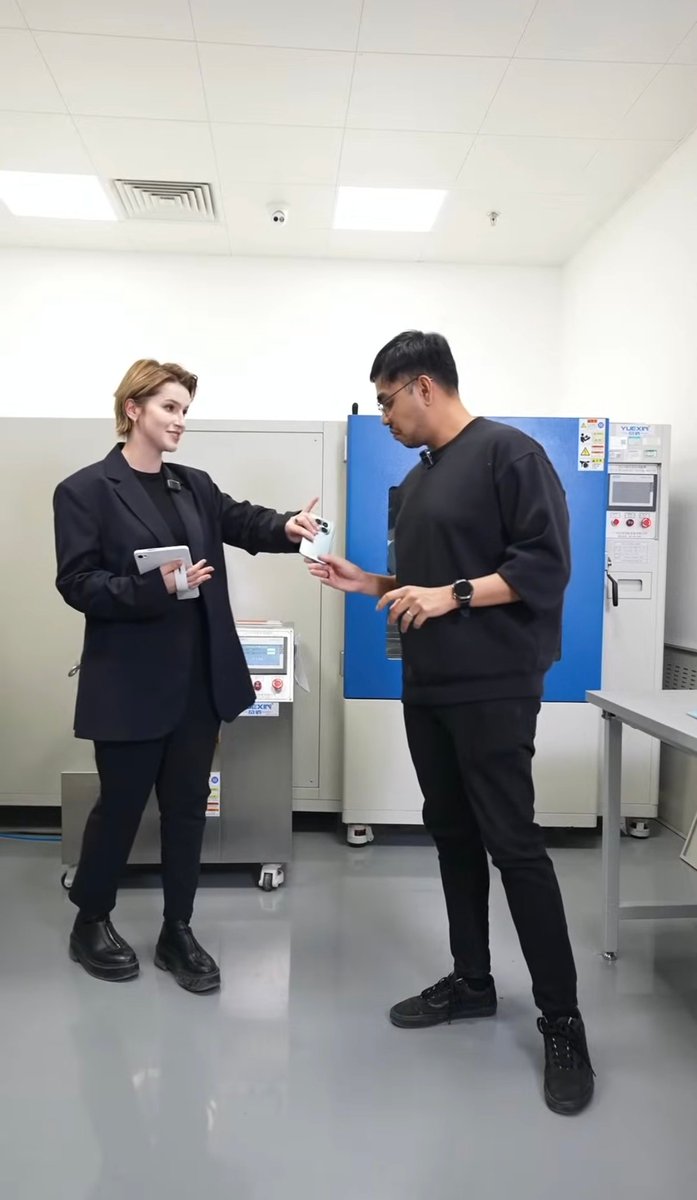 EMobigrapher's tweet photo. The Redmi Titan Lab Testing was pure cinema.

One part that stood out for me was during the extreme water test, the phone still picked up call service while submerged in water and it was so hilarious seeing Adam lose the bet 😄
#REDMITitanDurability https://t.co/Ji4QO6S3vH