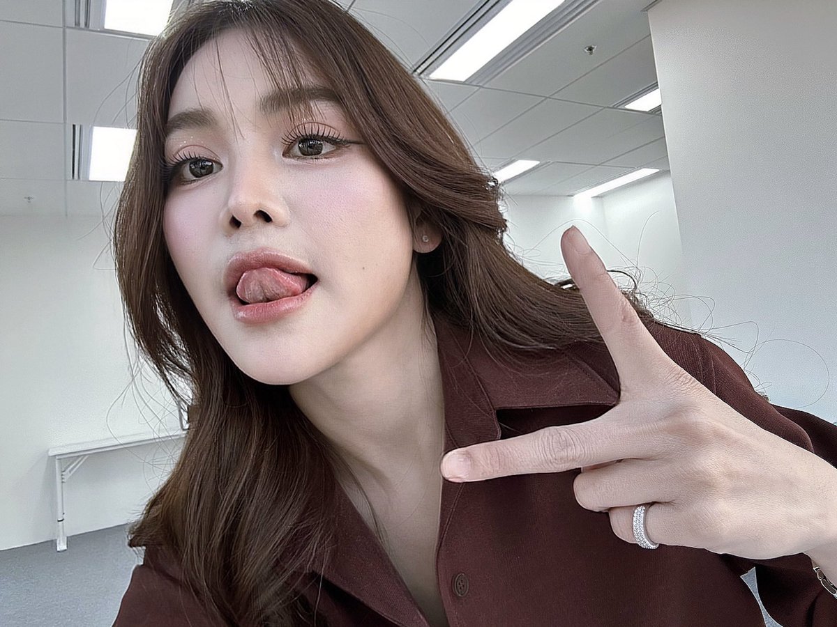 EWaraha's tweet image. แล้วเจอกันค้าบ ❤️
#AMYJANExENGFA

เวลา 18.00 น. 
ช่องทางนี้ค้าบ 
👇🏻
TikTok : tiktok.com/@tiffanyfanie_…