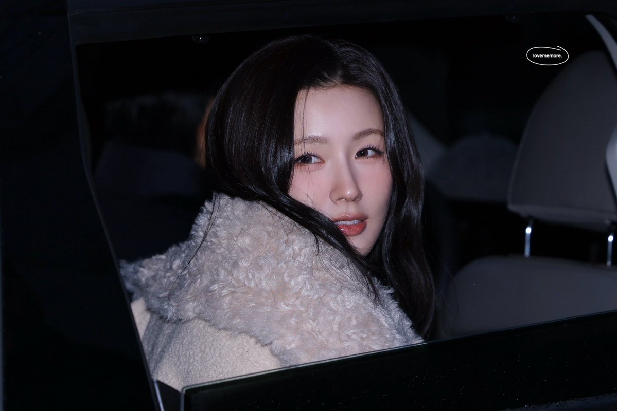 260110 며니 솔로활동 찐찐 마지막팬싸🥹 곧 또 다시봐👋🏻💚
#아이들 #idle #미연 #MIYEON