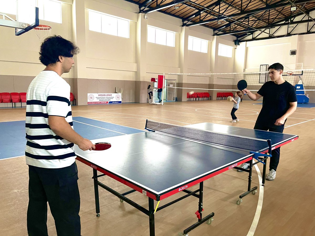 Gençlerimizle eğlenceli maçlar düzenliyoruz.

Bizimle voleybol maçlarına var mısın?🏓🏐 
Takımını kur meydan oku çekişmeli rakiplerinle eğlenceli maçlar yap.💪

📍Sultanhisar Gençlik Merkezi