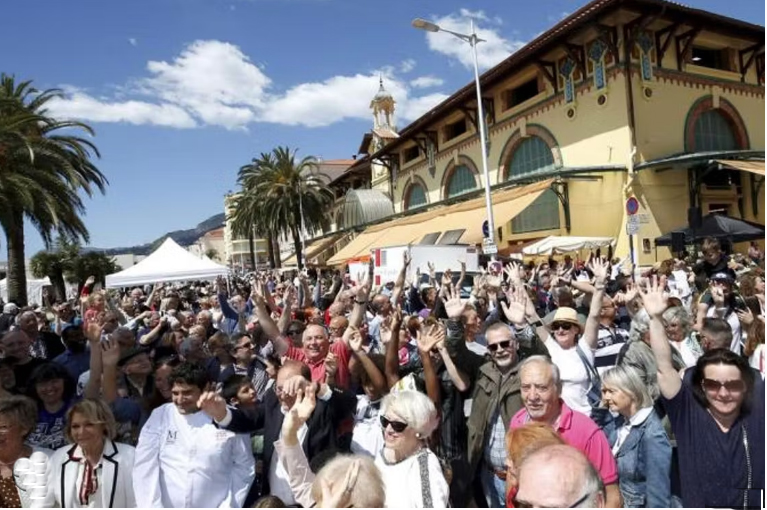 FabriceCeccher2's tweet photo. La richesse de Menton, ce sont ses différences.
Cultures, générations, parcours… tout cela forme une mosaïque précieuse. #Menton #MentonMaVille #VieLocale #VivreEnsemble #Diversité #LienSocial
#VilleHumaine #SudDeLaFrance #CôteDAzur
#MomentsDeVie #RegardsSurLaVille #Partage https://t.co/KbupGmAHoJ