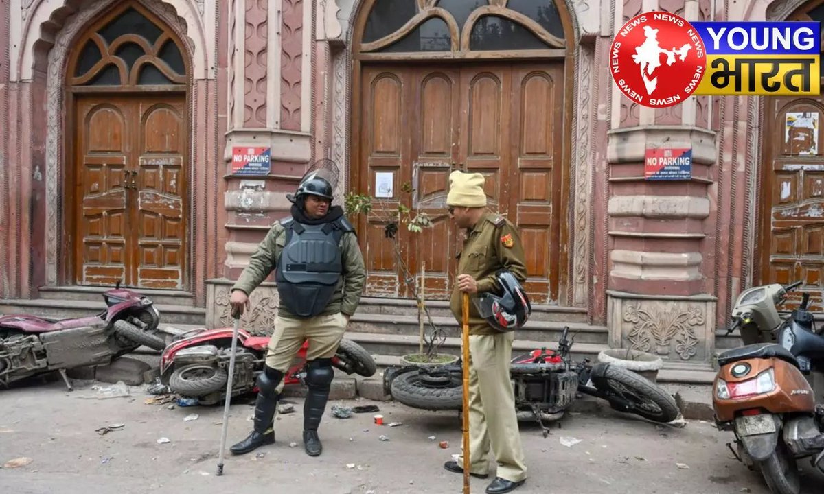 YoungBharat24's tweet image. तुर्कमान गेट हिंसा : अदालत ने आठ आरोपियों को 12 दिन की न्यायिक हिरासत में भेजा

youngbharatnews.com/state/delhi/-1…

#TurkmanGateViolence #JudicialCustody #DelhiCourt #PoliceAction #LawAndOrder #DelhiNews #CourtUpdate #ViolenceCase #BreakingNews