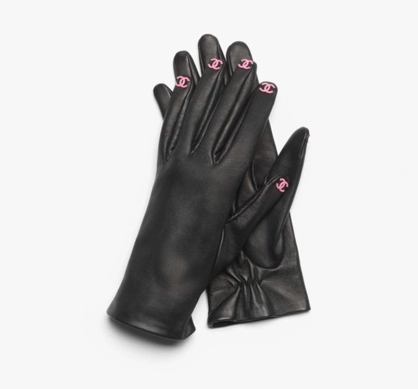 Hellokraze's tweet image. Chanel Gloves