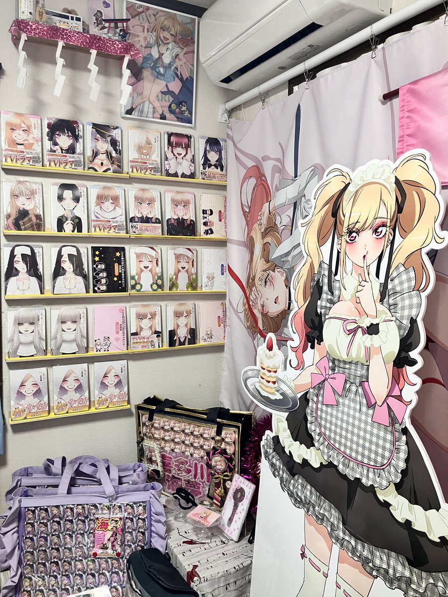 ようやく部屋の一部整理できた〜🧹✨

#着せ恋 #その着せ替え人形は恋をする #着せ恋が大好きだ #着せ恋アニメ #アニメ #コミック #漫画 #マンガ #着せ恋薦めたい #着せ恋見てほしい #MyDressUpDarling