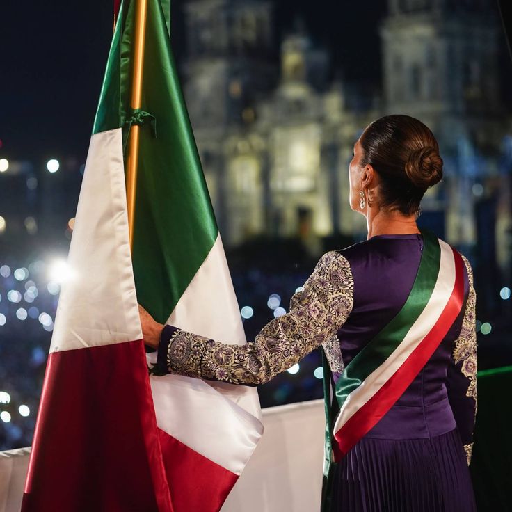 AnayaBricker's tweet photo. #ClaudiaNoEstaSola ¡Hasta la muerte con mi Presidenta! 🇲🇽🇲🇽🇲🇽🇲🇽 https://t.co/9YXpxDezqp